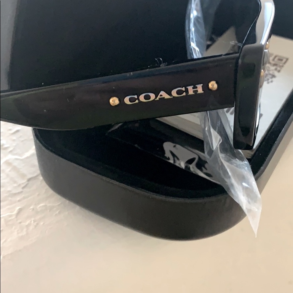 Coach Sunglasses 😎 - Picture 4 of 6